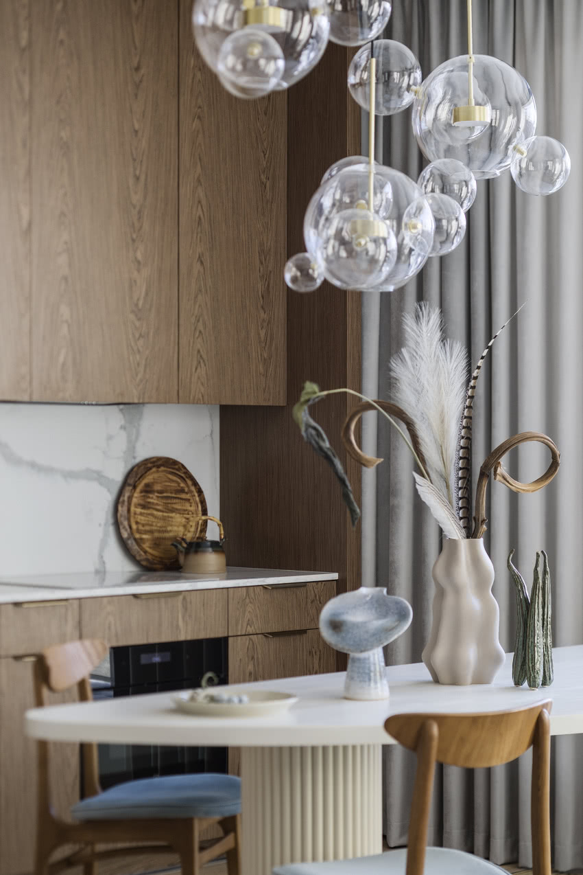 Na linii osi od wejścia stanął wyjątkowy stół...