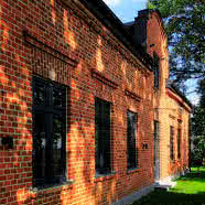 Ten ceglany dom zyskał nowe życie! Nie uwierzysz, jak dziś wygląda!