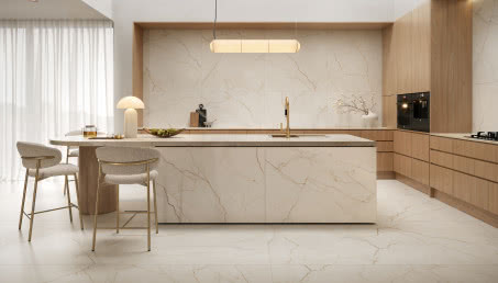 Marmur, światło, faktura: zmysłowe wnętrza z nowymi kolekcjami płytek Opoczno z technologią True Touch®