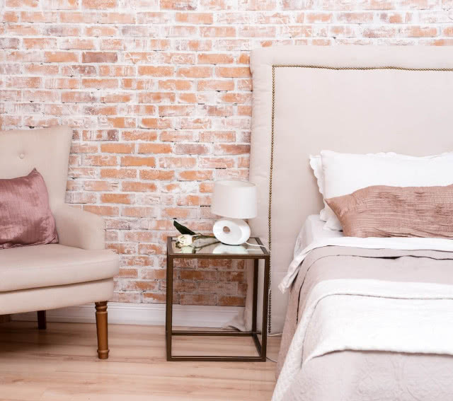 cegła stara w sypialni