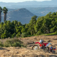 Rustykalny dom w stylu modern farmhouse. Tu mieszkała Sandra Bullock!