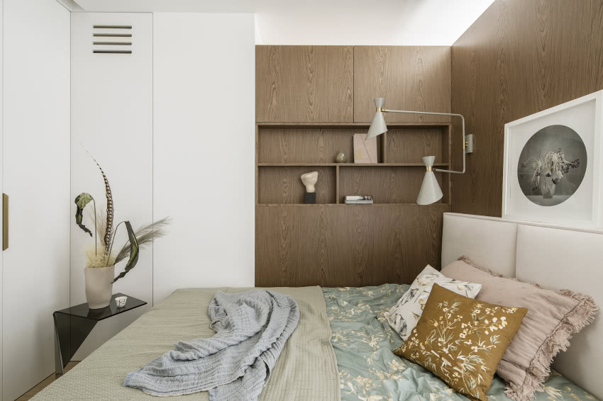 Kinkiet w sypialni (Zuiver) z dwoma...