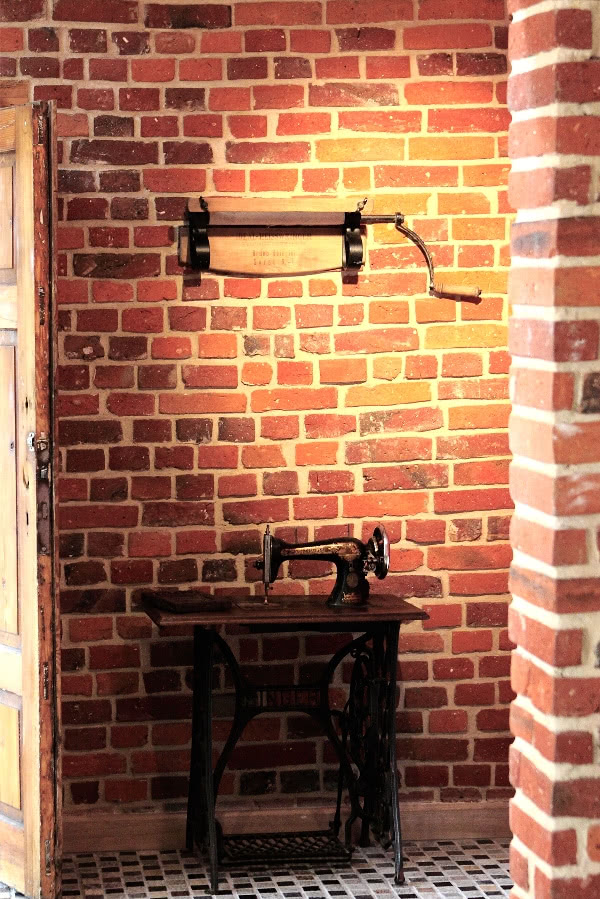 Żeliwna maszyna do szycia - pamiątka po...