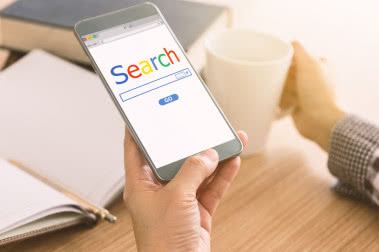 Jakich mebli szukają Polacy w wyszukiwarce Google? [raport]