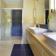 Funkcjonalny dom pod lasem