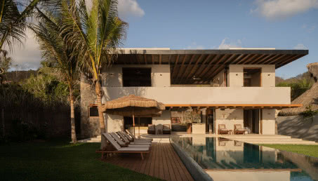 Rezydencja z widokiem na ocean. Ma wielkie okna na cztery strony świata!