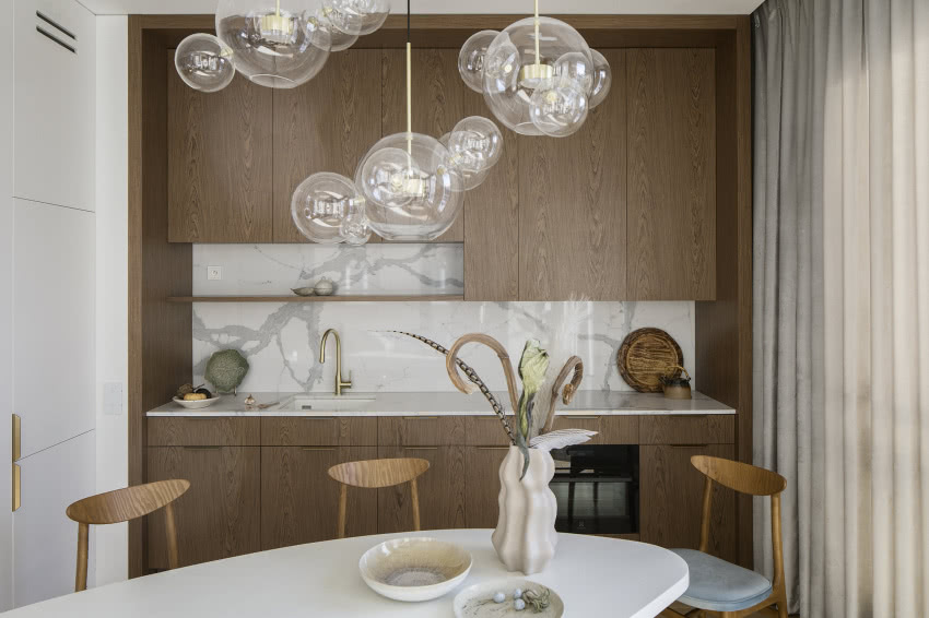 Hołdem oddanym drewnu jest w tym mieszkaniu...