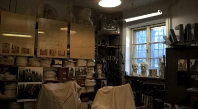 Sekretne miejsca w Warszawie! Zobacz, gdzie tworzyli wielcy artyści. Ich pracownie można zwiedzać!