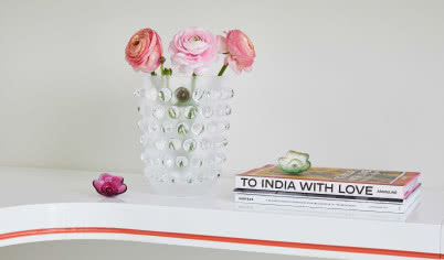 Kultowy wazon ze szklanymi guzikami. René Lalique stworzył go już w 1933 roku!