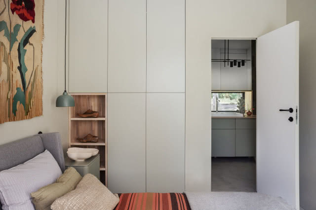 wejście do łazienki od strony sypialni