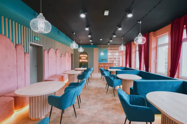 kawiarnia, róż i niebieski