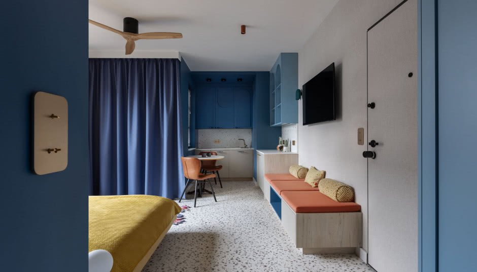 Gdańska kawalerka w klimacie amerykańskiego Palm Springs. Robi wrażenie!