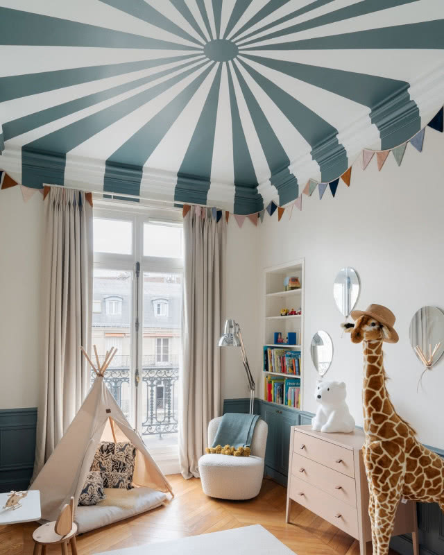 pokój dla dziecka, pasy na suficie