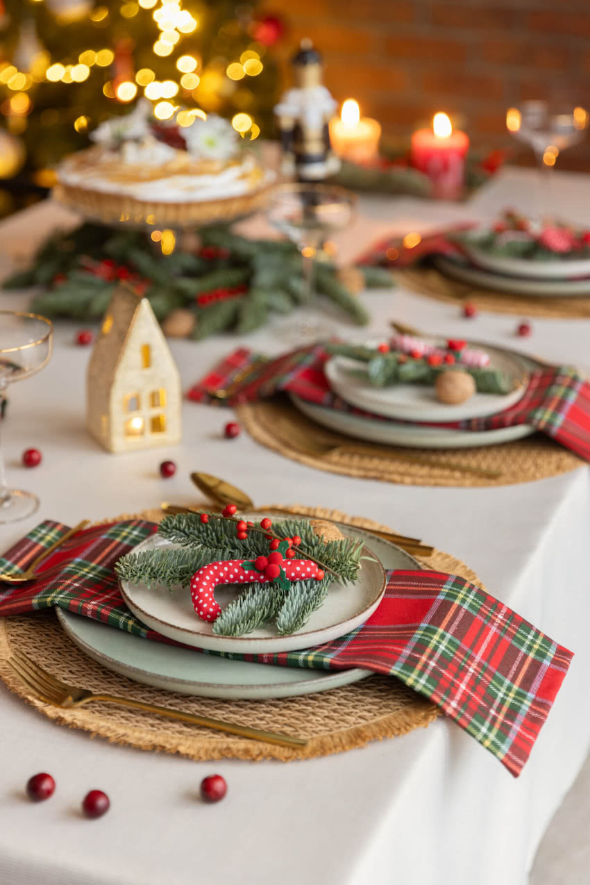 Klasyczna dekoracja wigilijnego stołu, Leroy...
