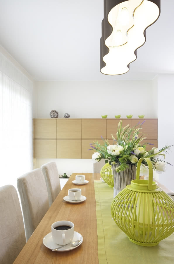 Konsekwentnie stosowane zielone dodatki ożywiają...