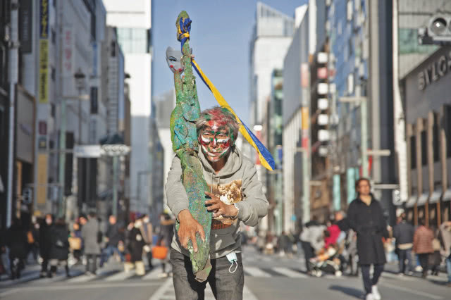 Yoshio Nakajima Performans uliczny