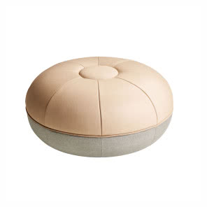 Puf z limitowanej edycji,
który powstał na 60.
urodziny foteli Egg
i Swan. FRITZ HANSEN