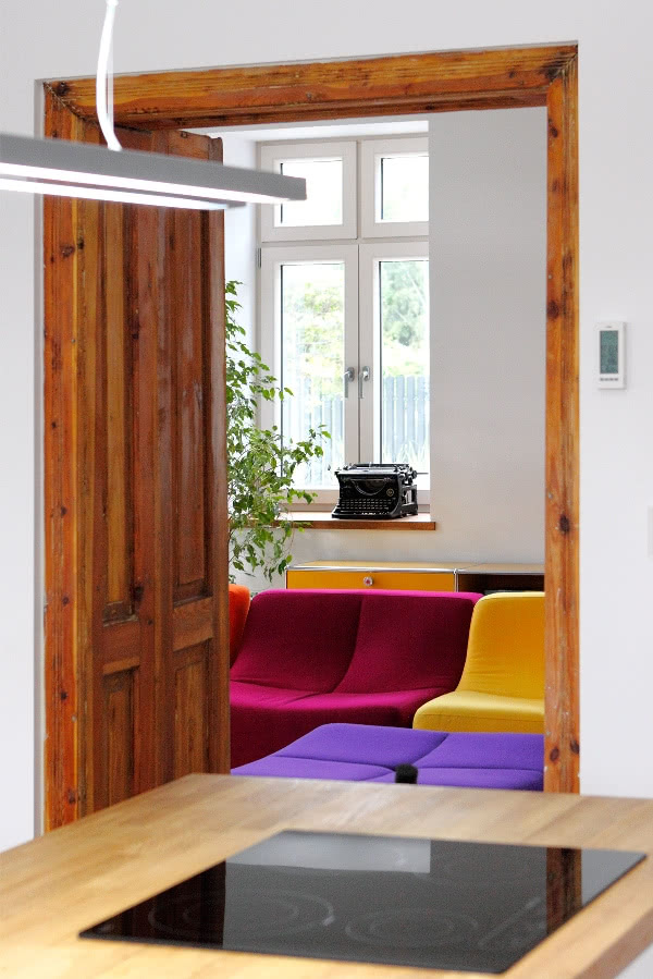 Drzwi z kuchni do salonu.