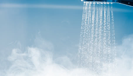 Czym podgrzewać wodę w domu? Najlepsze sposoby i ich opłacalność