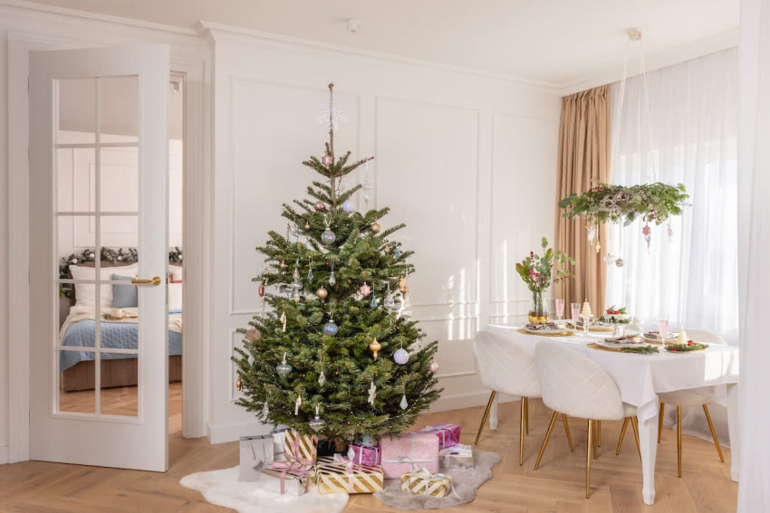 Świąteczny stół w stylu modern classic to...