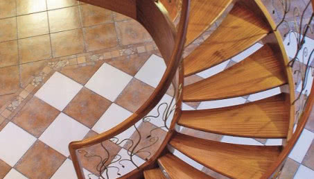 Schody - dobór materiałów i elementów wykończeniowych