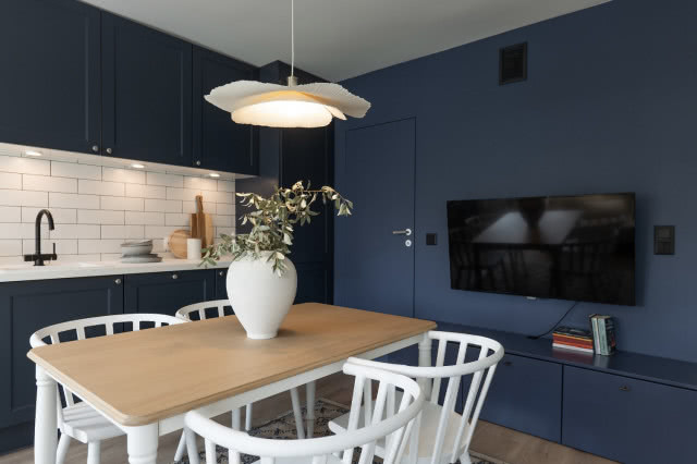 "Totalne remonty  Szelągowskiej" - granatowa kuchnia