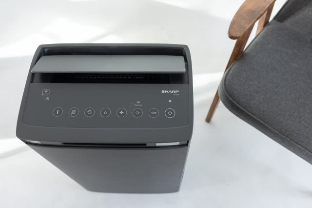 Jak oddychać lepiej w domu? Sharp KI-TX - inteligentne oczyszczanie i nawilżanie powietrza na nowym poziomie skuteczności