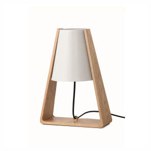 Lampa Bend z drewna
jesionowego i metalu,
Frandsen, ZOII, 739 zł