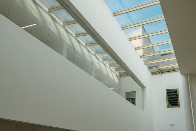 widok na szklany dach