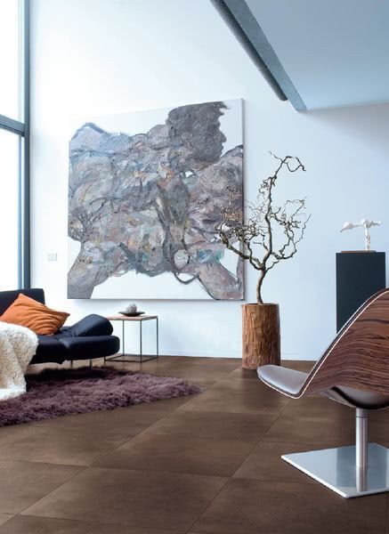 Płyty warstwowe imitujące powierzchnie betonową w salonie