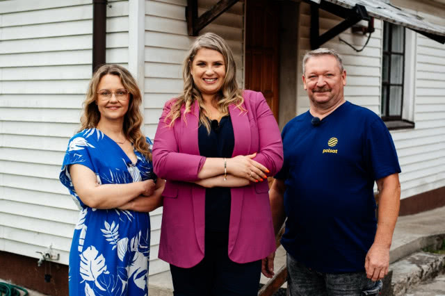 Elżbieta Romanowska, architekta Marta Kołdej i szef ekipy budowlanej