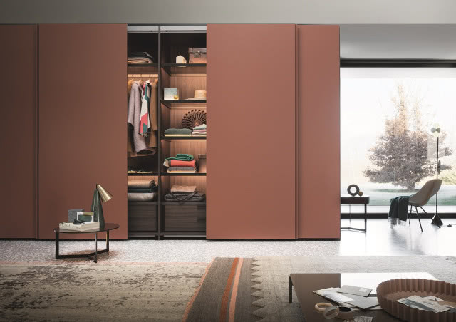 Zabudowa szafy w salonie