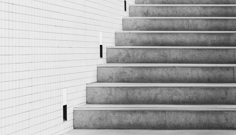 Schody z płytek - dlaczego warto postawić na to rozwiązanie? 