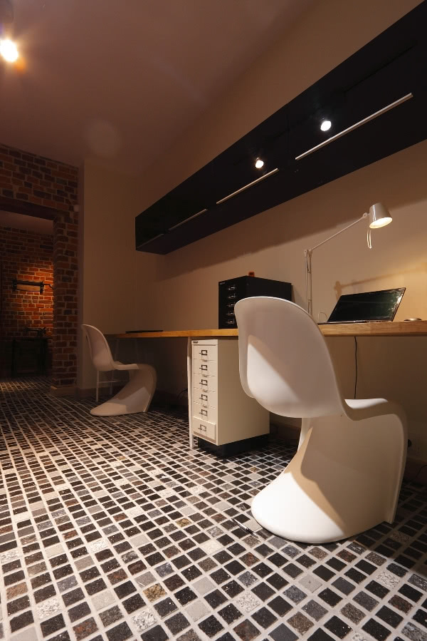 Gabinet Konrad urządził minimalistycznie - nic...