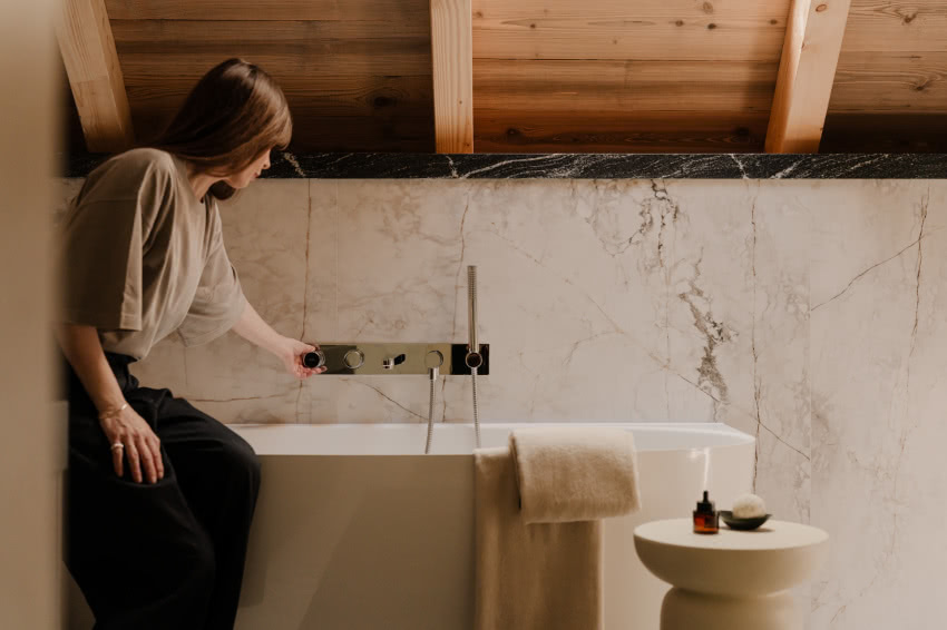 Łazienka Agnieszki wyposażona w wannę OMNIRES...