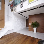 Starannie zaplanowano oświetlenie - ukryte w...