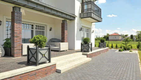 Dlaczego warto wybrać kostkę brukową do ogrodu i na taras?