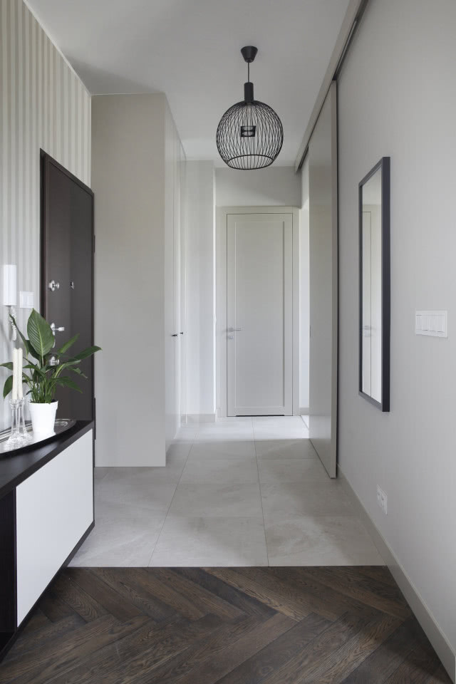 Podłoga w jodełkę w przedpokoju