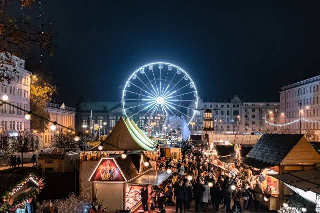 Są jak wesołe miasteczka. Najwspanialsze jarmarki bożonarodzeniowe 2025 w Polsce i w Niemczech