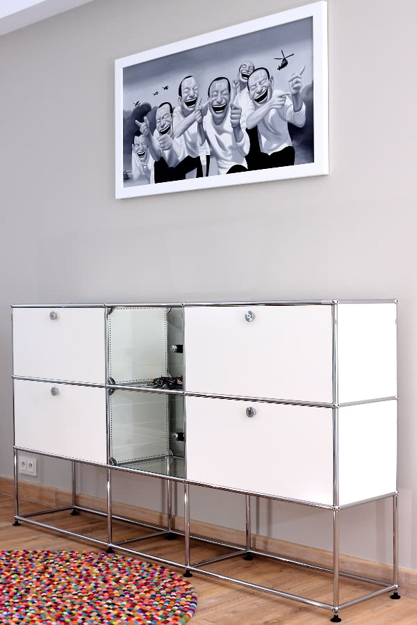 Raz jeszcze - białe komody z systemu mebli USM...