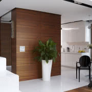 Starannie zaplanowano oświetlenie - ukryte w...