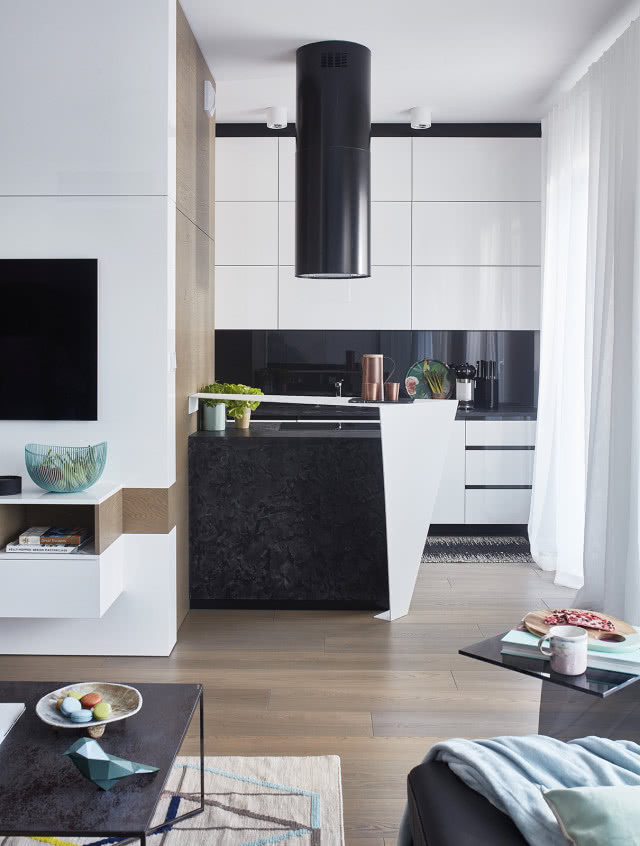 Czarno biała kuchnia z połyskiem