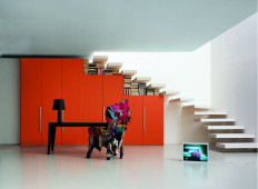 Pomysł na przestrzeń pod schodami: zabudowa z serii Plana Anta marki Pianca