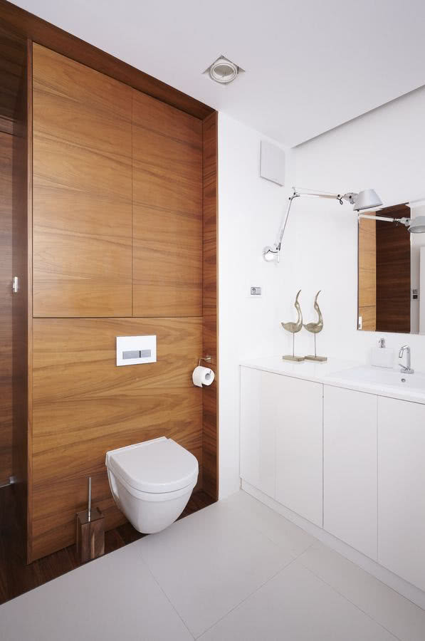 Łazienka na piętrze. Zabudowa podwieszanego...