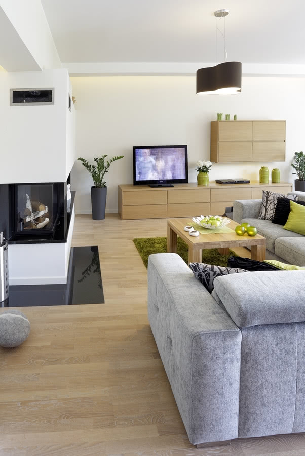 Szyba kominka jest ruchoma. Gdy gospodarze mają...