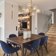 W małej łazience postawiono na minimalizm....