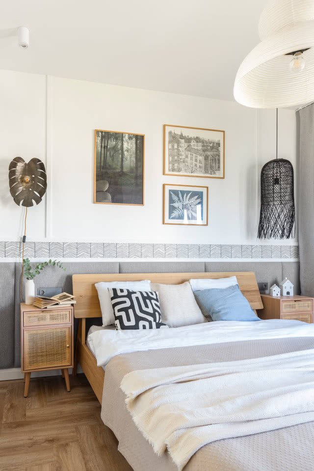 Łóżko podwójne w sypialni scandi boho