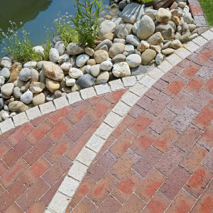 Dlaczego warto wybrać kostkę brukową do ogrodu i na taras?