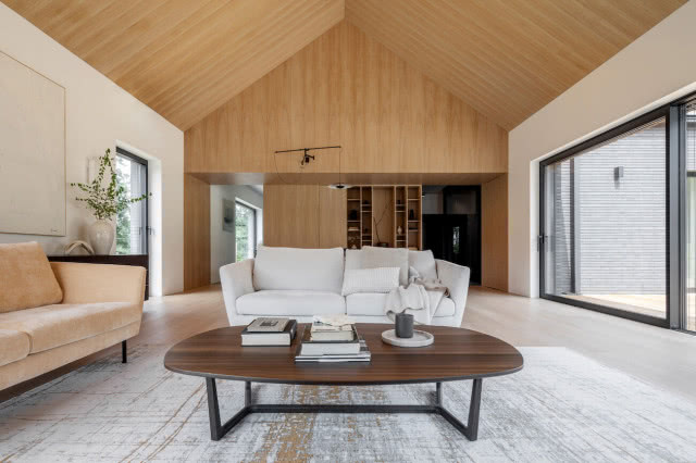 fornir dębowy okładzina na suficie i ścianie