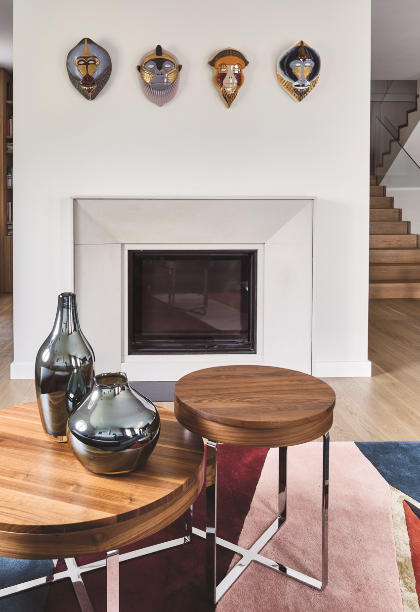 Wnętrze Zawieszone nad kominkiem
cztery małpki...